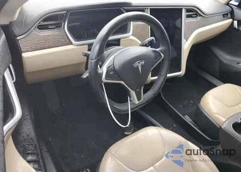 2013 Tesla Model S z USA, uszkodzony, nr VIN 5YJSA1DN1DFP07973